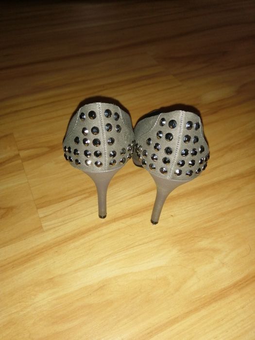 Sprzedam Buty na obcasie rozmiar 35