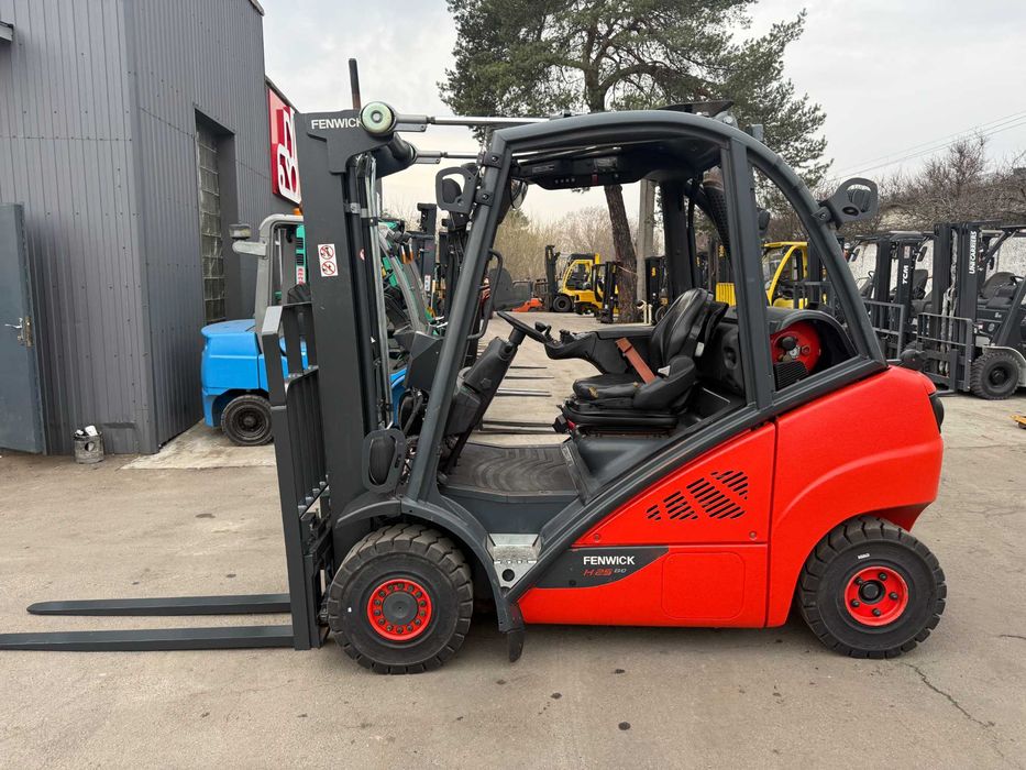 Навантажувач вилковий Linde H25T-02 Вагонник