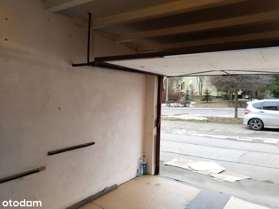 Garaż na sprzedaż w Prądniku Czerwonym - oświetlony