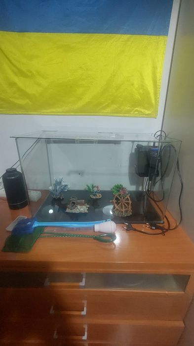 Aquário completo com acessórios 80l