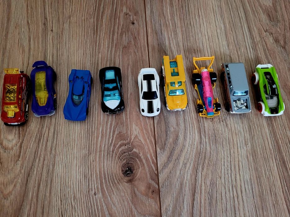 Wyrzutnia Hot wheels + 9 samochoddów Hot wheels