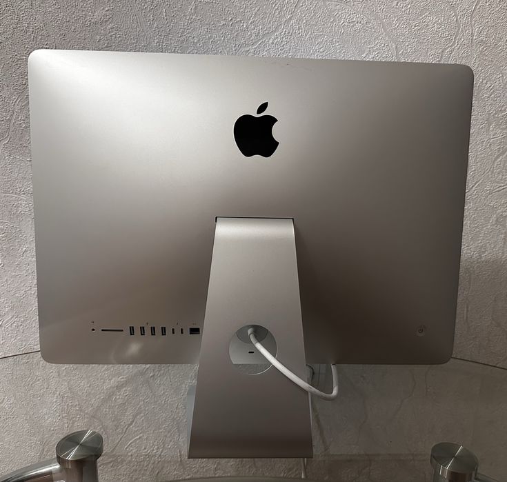 Apple iMac 2019 (Retina 4K, 21.5-inch, 16/256, i5) — топова пропозиція