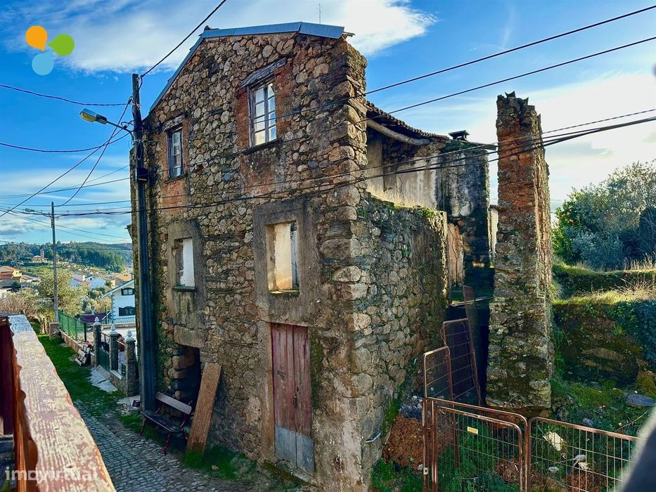 Ruína com projeto para moradia familiar – Paul, Covilhã