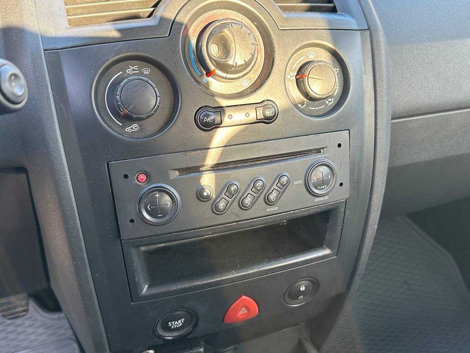 Renault Megane 2006 1.4 Бензин МКПП