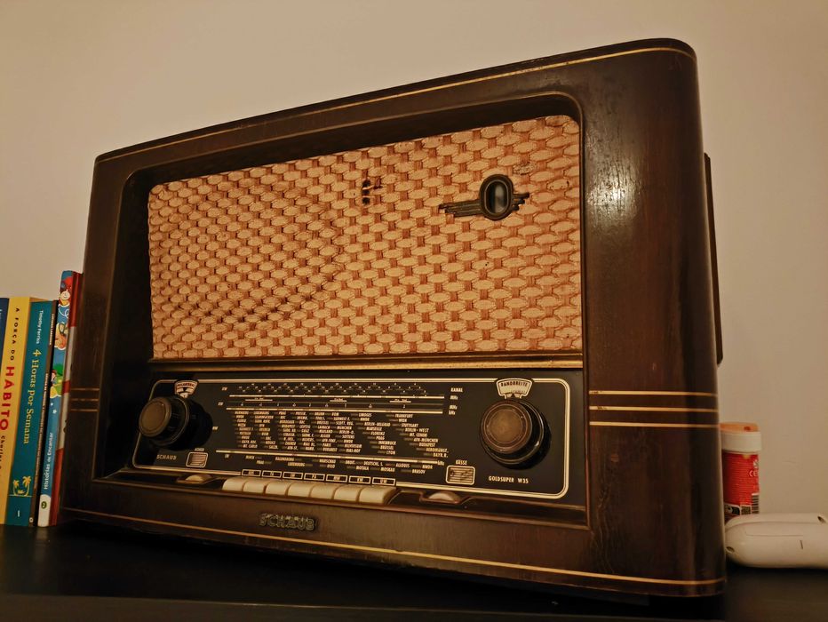 Rádio antigo a funcionar