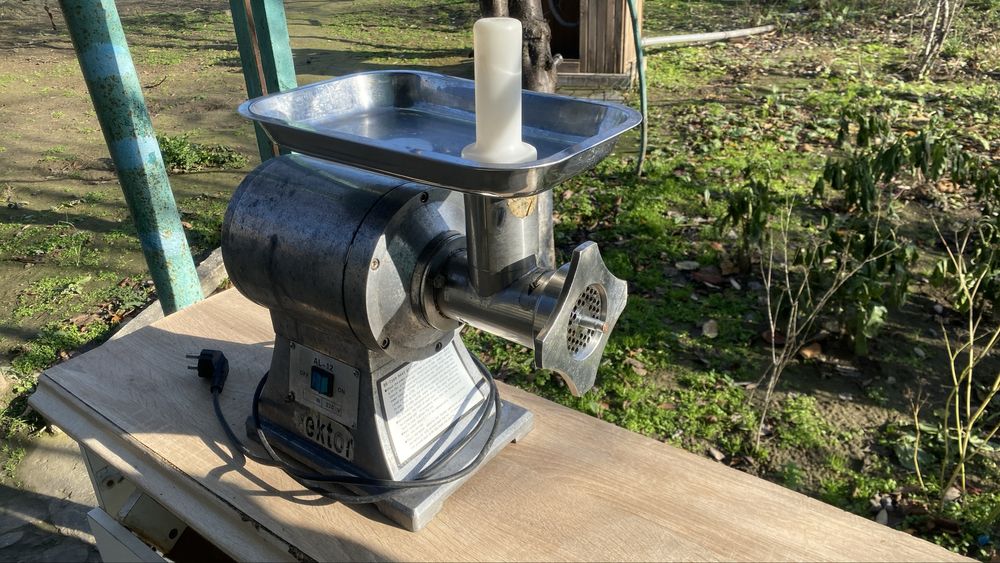 Мясорубка професиональная Vektor AL-12