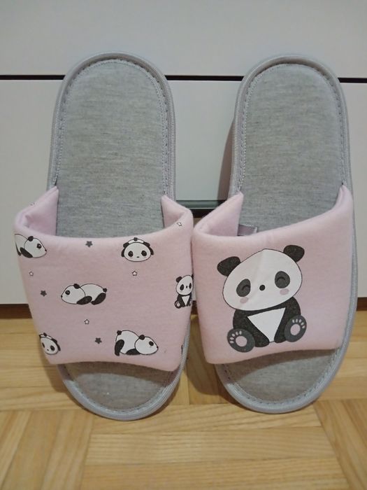 Klapki z Puscheenem i kapcie z pandą r.37