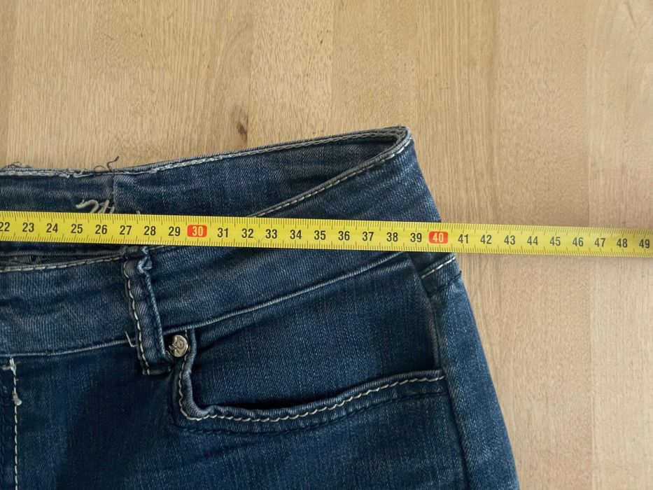 Ciemnogranatowe jeansy damskie, prosty fason