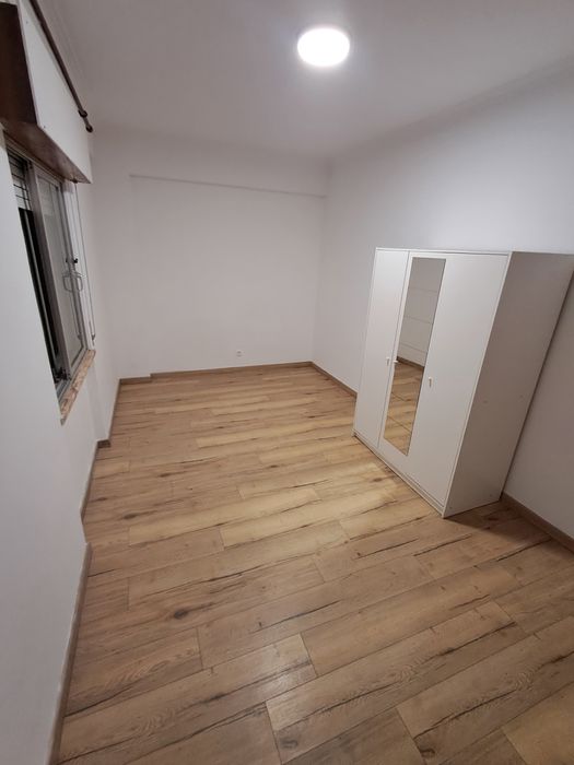 Vende-se apartamento T1 / Águas Livres