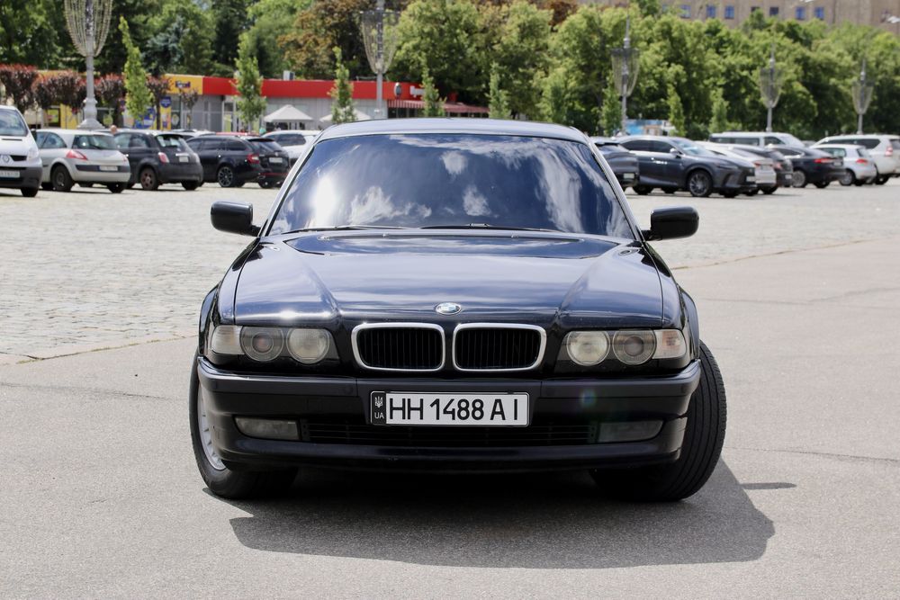 Продам BMW 7 series 728i