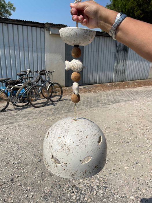 Candeeiro artesanal em cerâmica e madeira – estilo rústico/boho