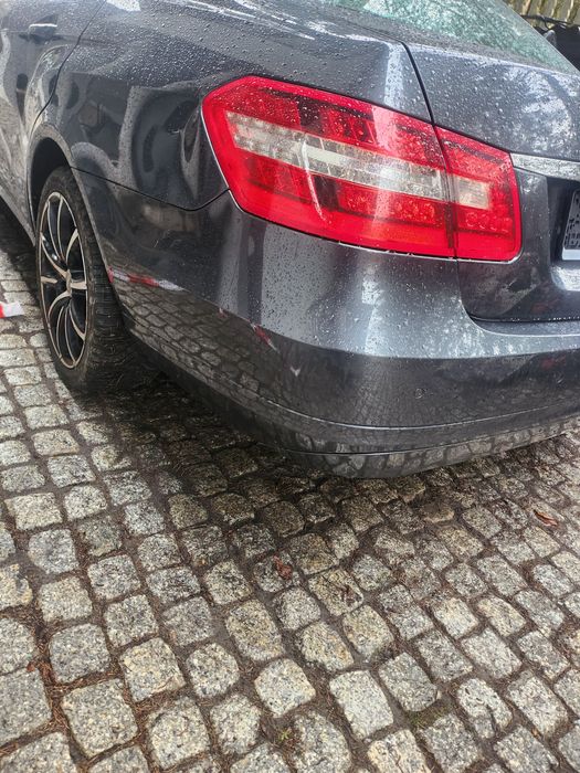 Kompletny tył Mercedes E212 sedan przed liftem wszystko w kolor 755