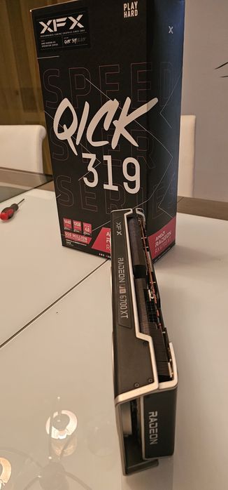 XFX Speedster QICK 319 Radeon RX 6700 XT 12GB - Como Nova