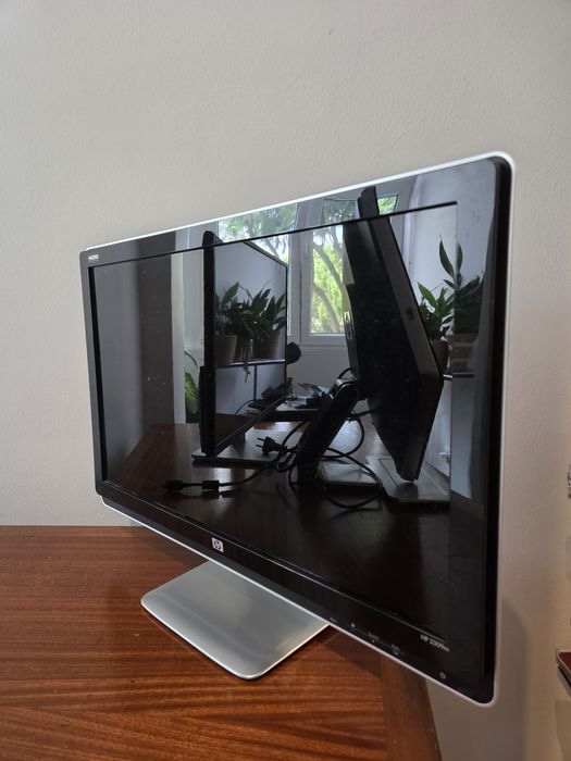 3 Monitores HP – 32" + 2x 23" – Bom estado