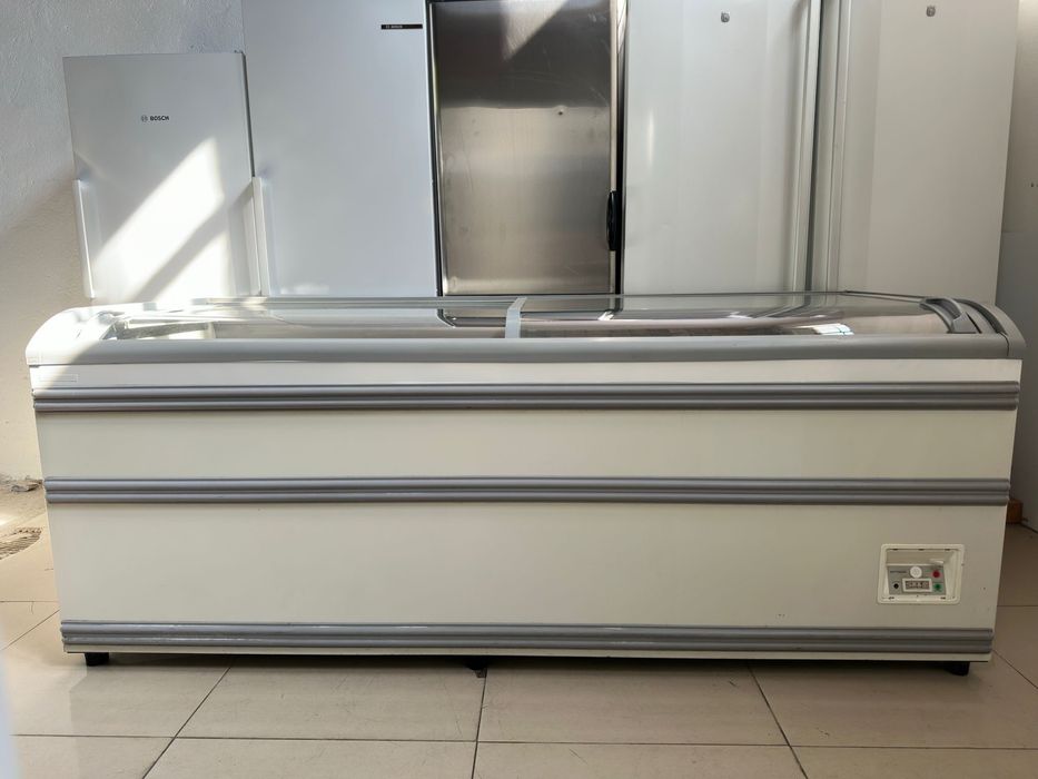 Zamrażarka  witeyna  boneta 250 cm  Aht Paris