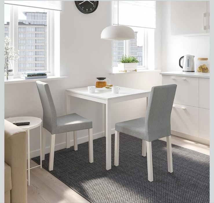 Mesa extensivel feita de madeira e metal