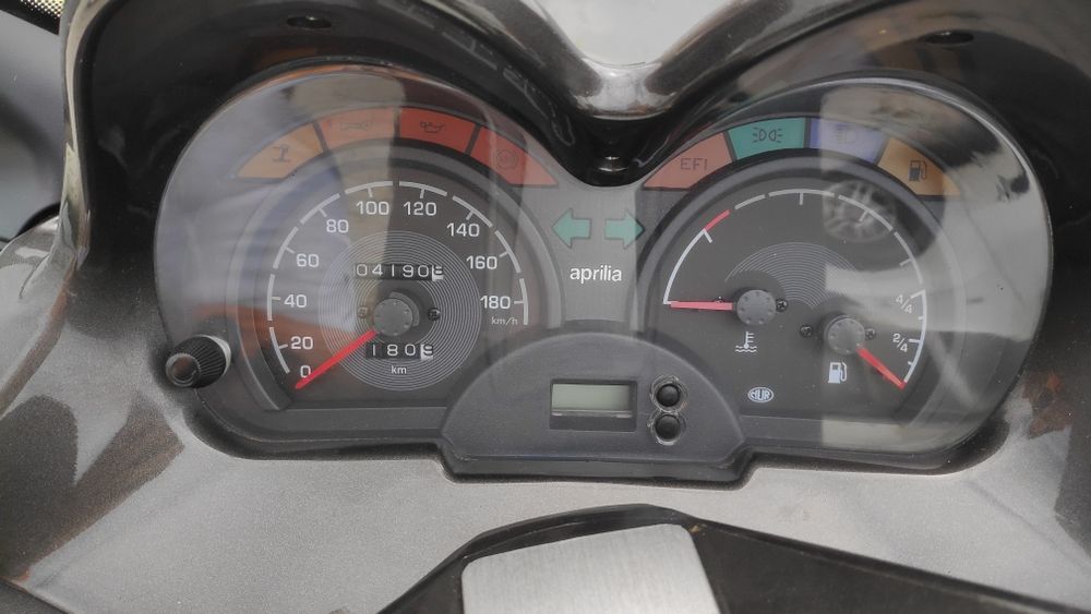 Aprilia atlantic como nova