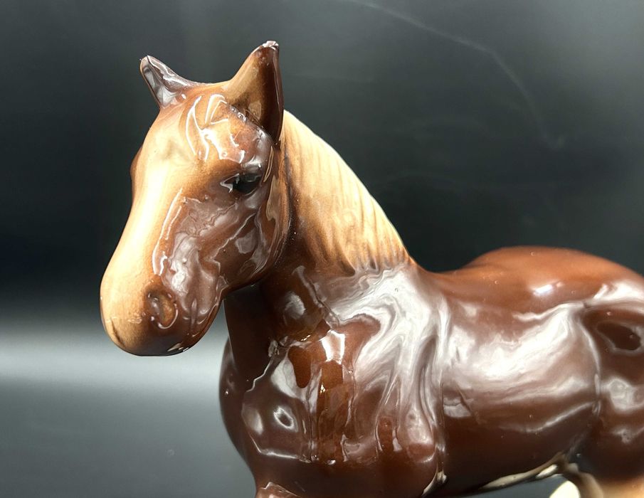 Figurka porcelanowa „Koń rasy Shire” Anglia