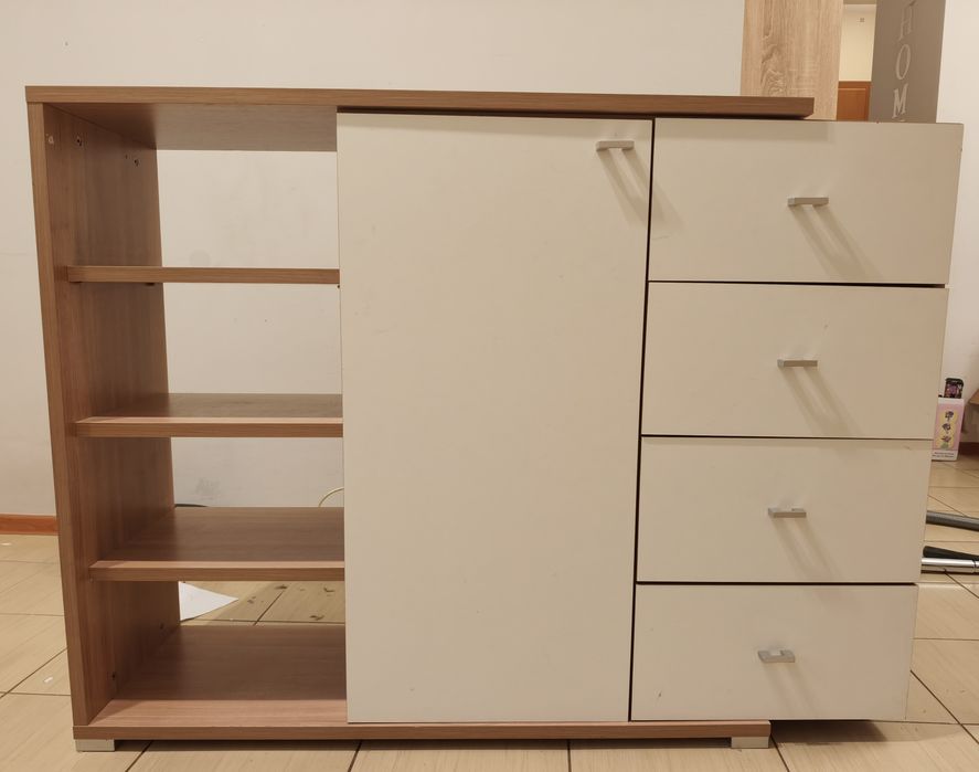 Komoda z półkami i szufladami