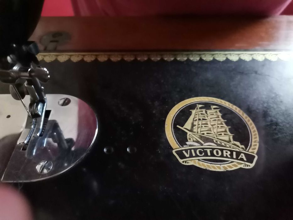 Máquina de costura Victoria