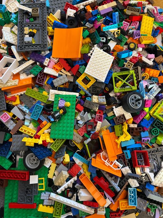 Klocki Lego mix 2 kg plus skrzynia Lego gratis