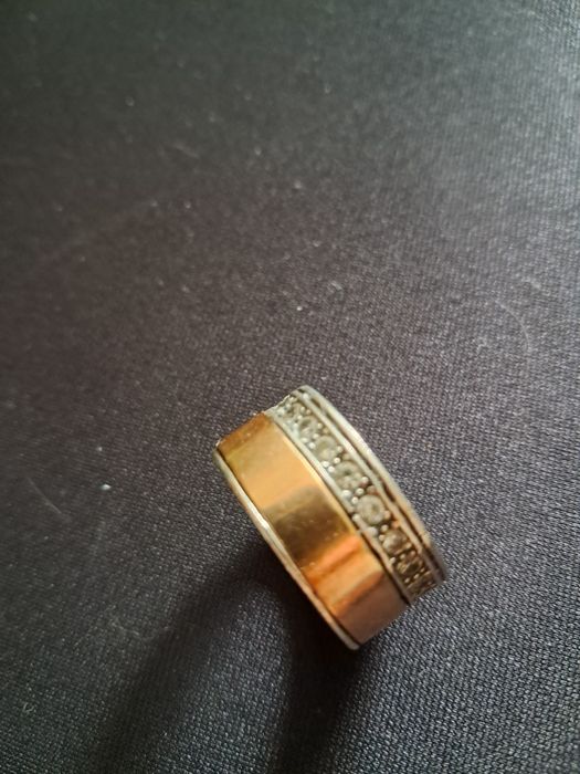 Anel de design Ag prata e aro balhado a ouro