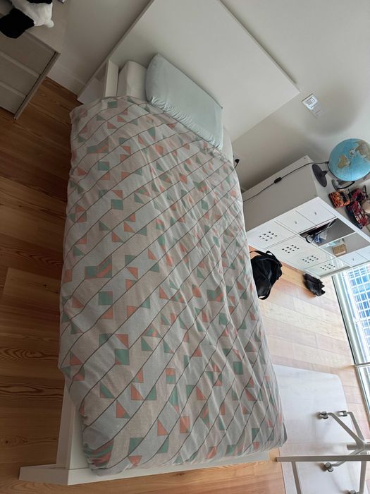 IKEA MALM – Cama de Solteiro em Excelente Estado + Colchão