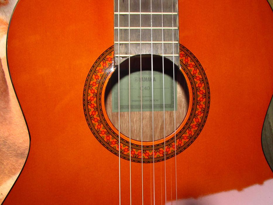 продам класичну гітару