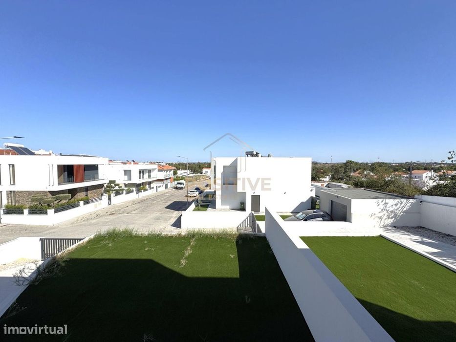 Moradia T4 em Vale de Milhaços | Espaço, luz natural |  A33 e A2 | A 2