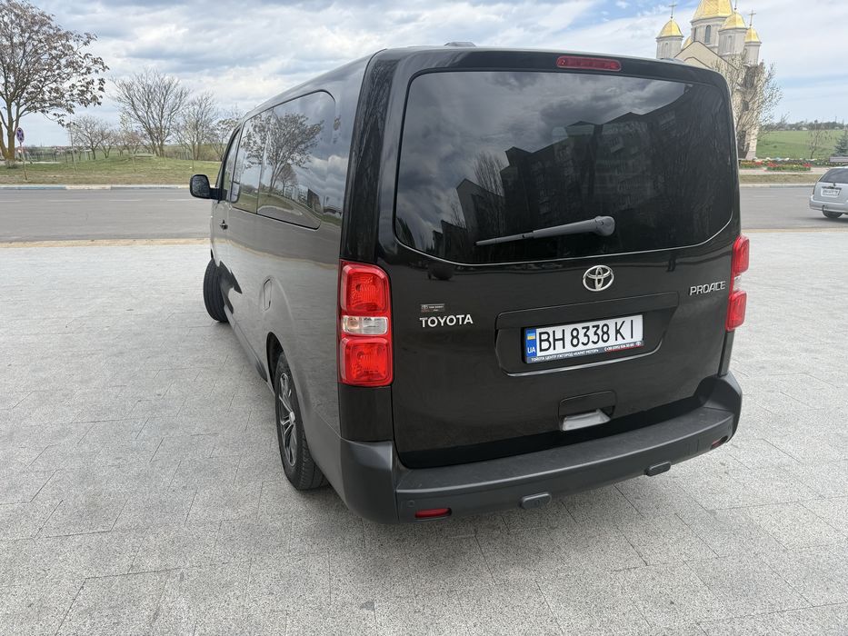 Toyota proase пасажир