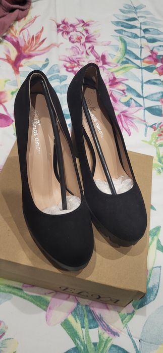Sapatos pretos novos nunca usados 37