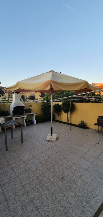 Guarda sol de grandes dimensões