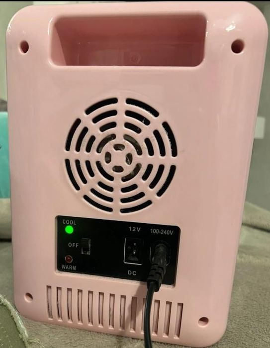 Mini frigorífico portátil auto com luzes e espelho (faz quente e frio)