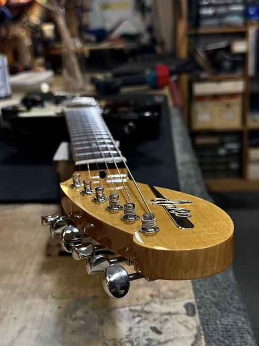 Daro Guitars MODEL P Goldfoils 2024 - Black burst nitro gloss