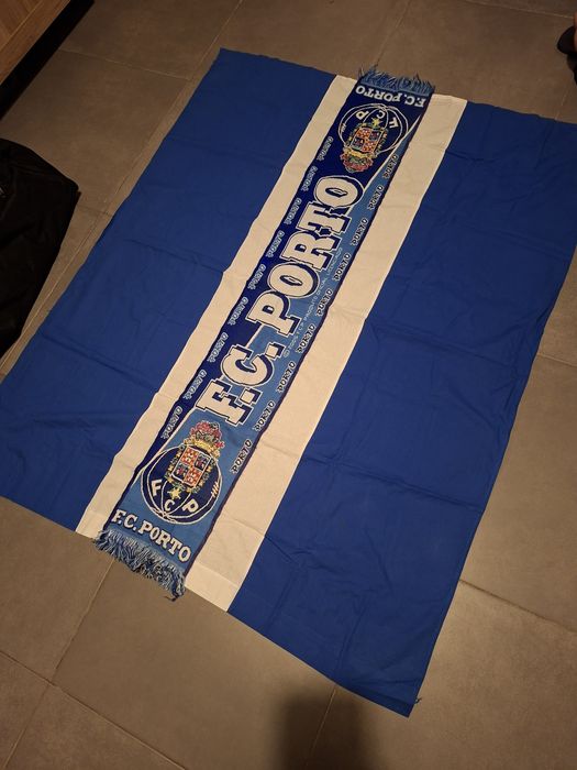 Conjunto 2 cachecóis Porto e uma bandeira com cachecol cozida