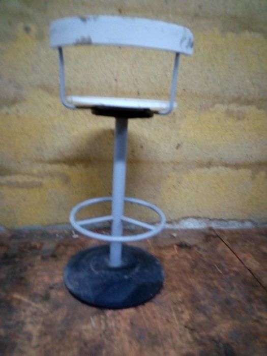 Krzesło barowe obrotowe