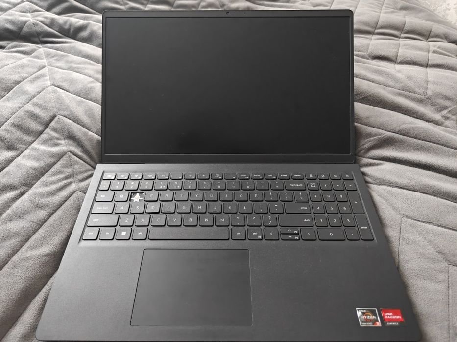 Dell Inspiron 3525 Ryzen 5 5625U 8gb озу /Win11 120Hz Black.