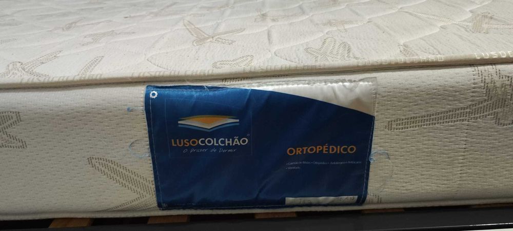 Cama Com Colchão