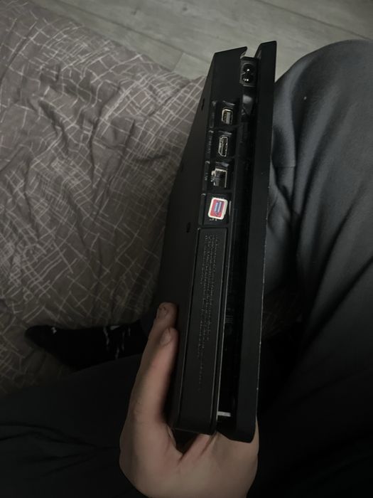 Playstation 4 slim
