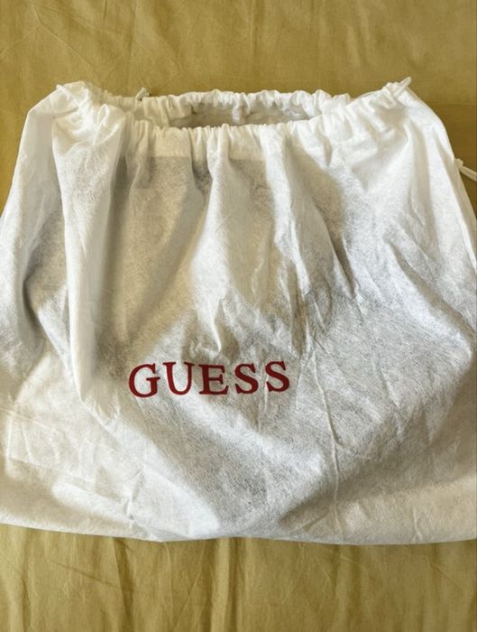 Mala de ombro preta da Guess