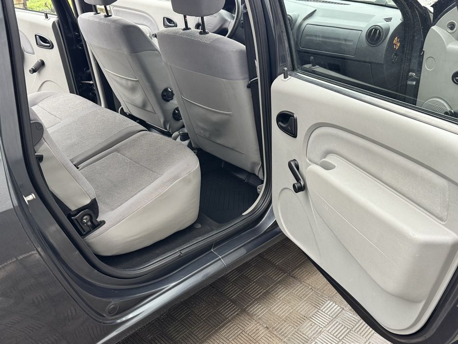 Дача Логан MCV 2010 рік 1.6.