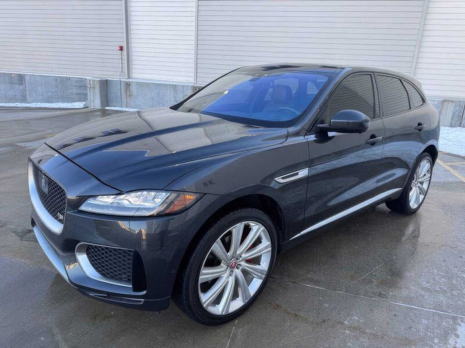 Jaguar F-PACE S      2017