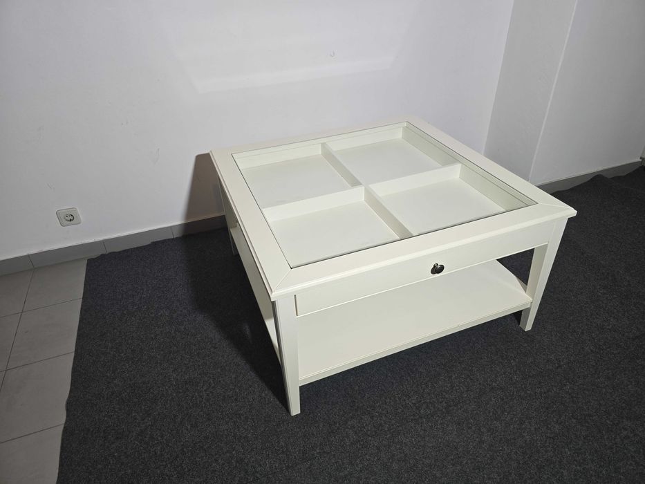 Mesa de Centro Liatrop IKEA 93x93x51 cm Branca Usada