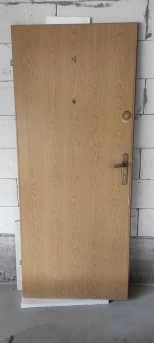 Drzwi wejsciowe 80