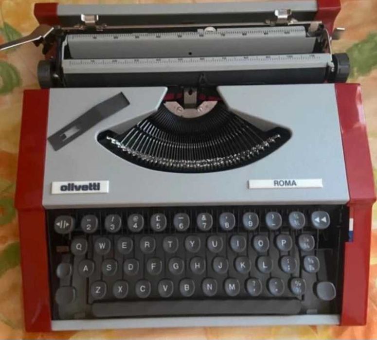Máquina de escrever Olivetti Roma