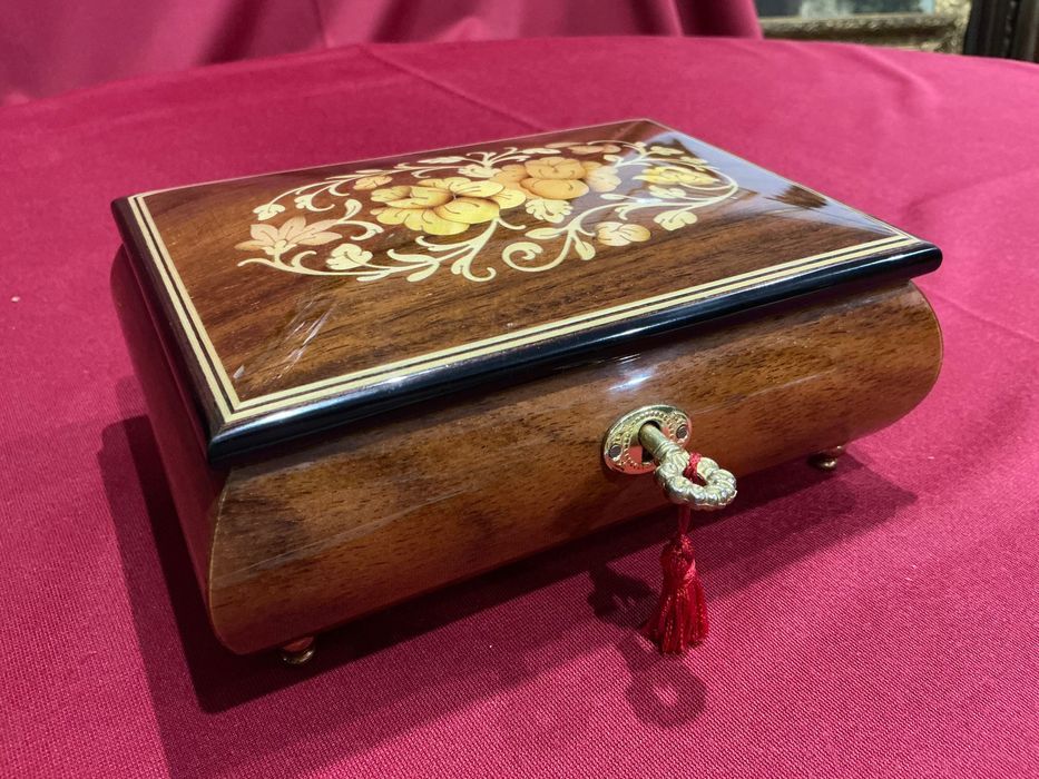 Caixa joias musical com 17x12 cm ,,,anúncios abaixo