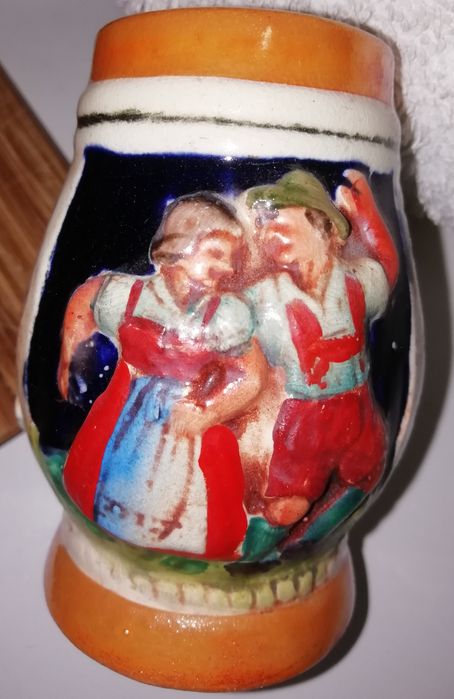 Caneca antiga em loiça