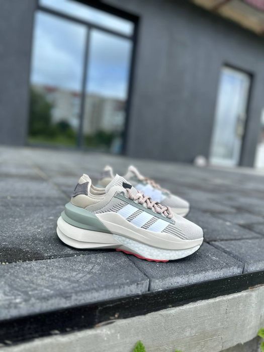 Жіночі оригінальні кросівки Adidas AVRYN_X IG3609: 3 100 грн