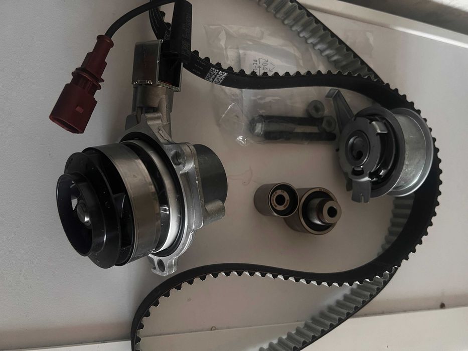 Комплект ременя ГРМ + помпа