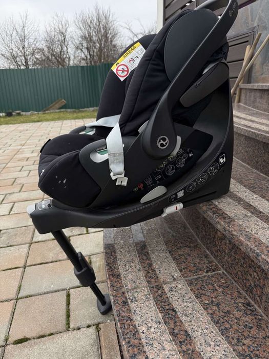 Продається дитяче крісло з базою сайбекс